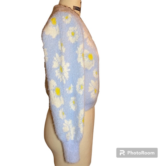 🌼 White Daisy Sweater 🌼 So, so SOFT! - Picture 4 of 8
